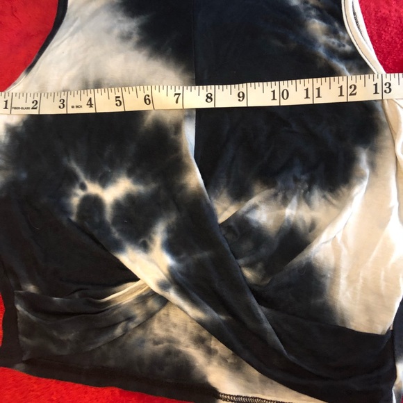 - Women sleeveless top. Size small - Picture 4 of 15